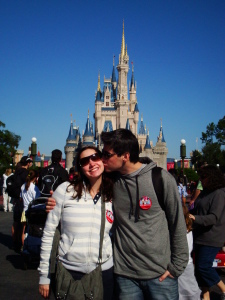 Felipe e Renata em frente ao castelo da Cinderella - Walt Disney World