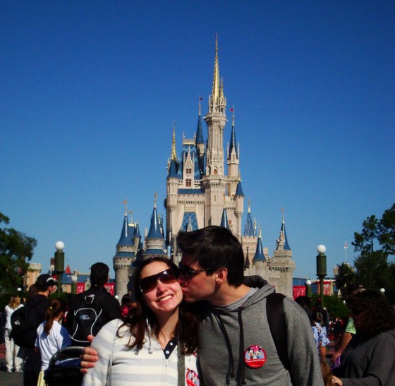 Felipe e Renata em frente ao castelo da Cinderella - Walt Disney World