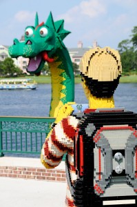 As impressionantes esculturas de lego espalhadas por Downtown Disney