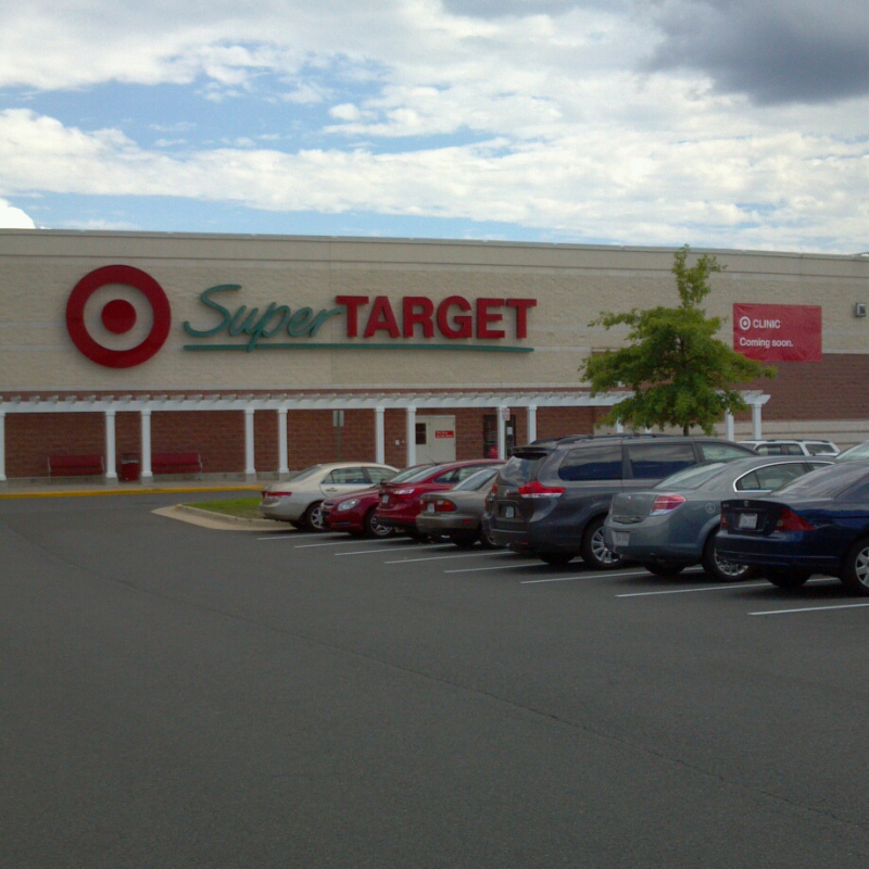 Super Target, que não é 24 horas, mas fica aberta até tarde para fazer uma sessão de compras depois do jantar