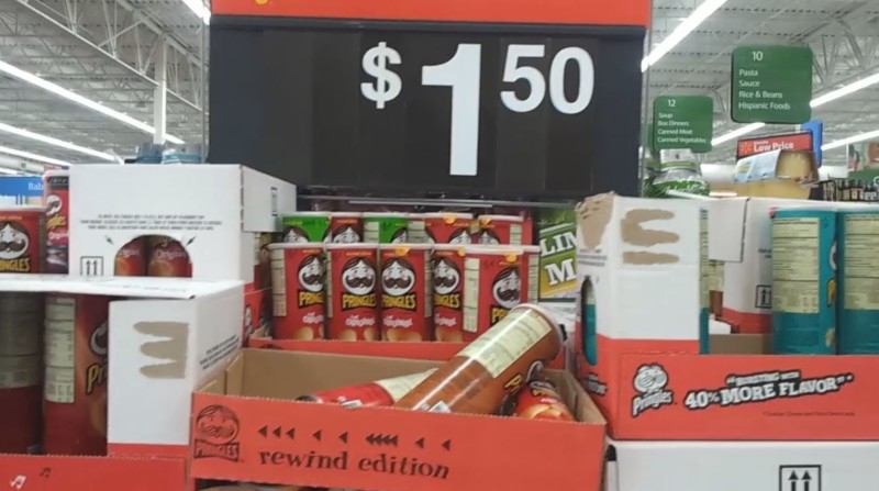 Batatinhas Pringles por U$1,5 no Walmart! Aqui no Brasil pode chegar a R$10. Ótima pedida para levar aos parques e economizar um pouco.