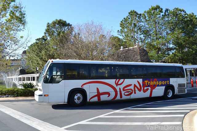 Ônibus gratuitos da Disney.