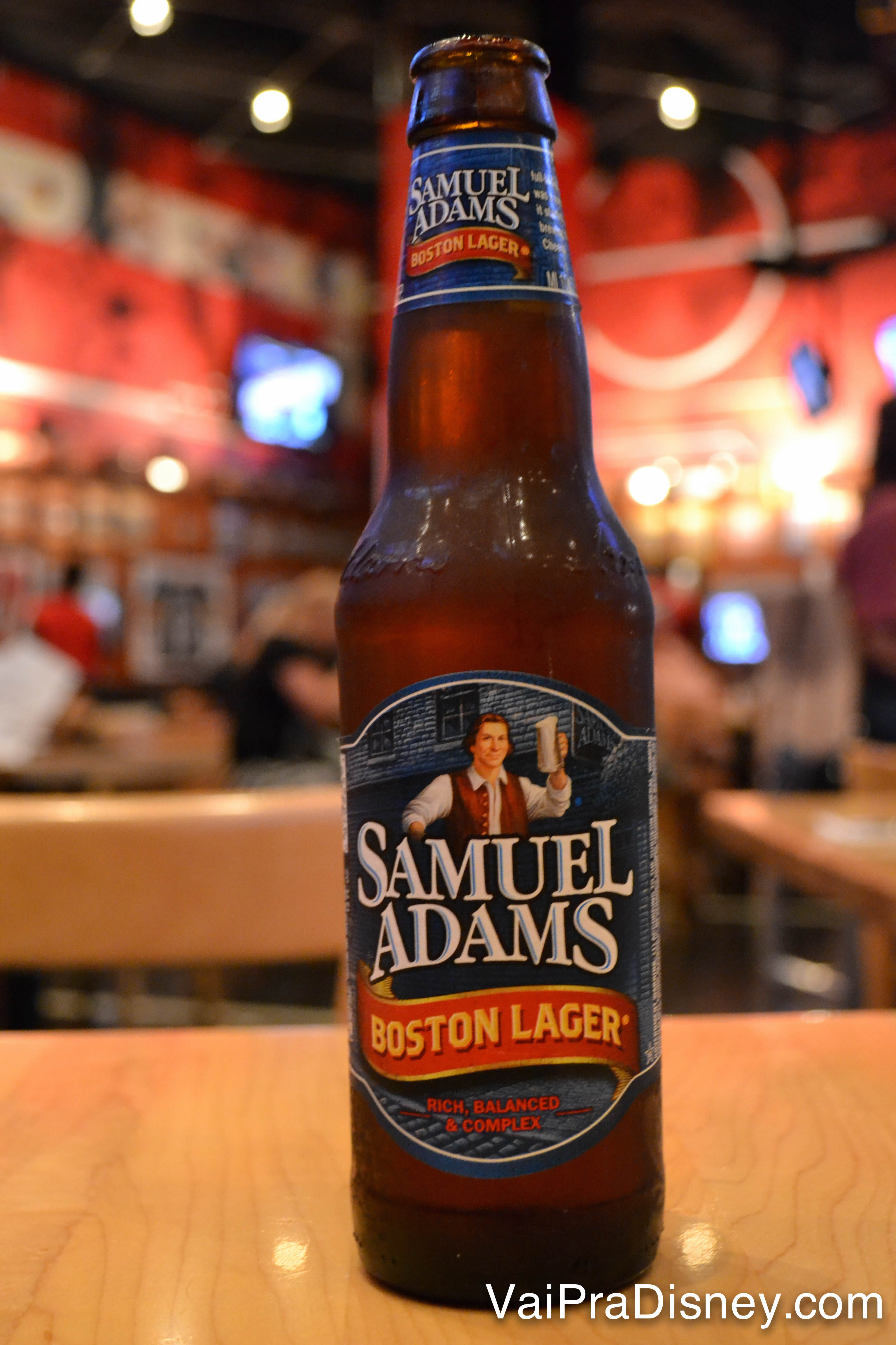 Foto da garrafa de cerveja Samuel Adams, bem popular nos EUA 