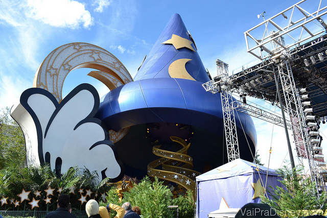 Sorcerer's Hat, um ícone do Disney's Hollywood Studios que vai ser demolido nas próximas semanas.