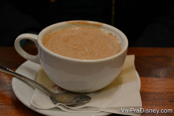 Foto do cappuccino do Kona Cafe.  