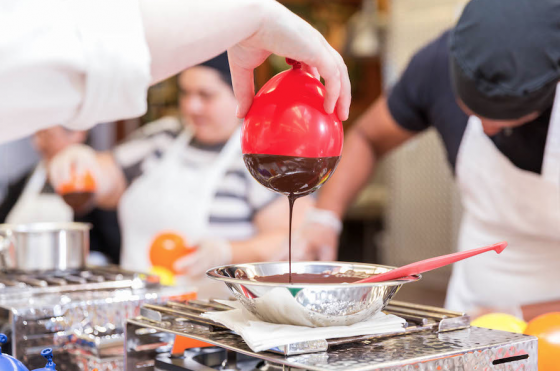 Quem conhece a técnica do chocolate na bexiga para preparar cestinhas de chocolate? Clássica! ;)