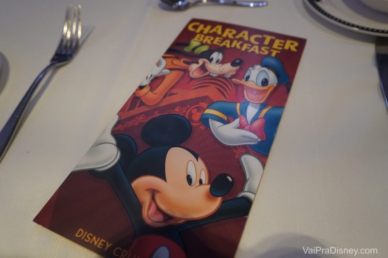 Diário de viagem: foto do cardápio do café da manhã com personagens do cruzeiro 