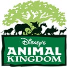 Logo do Animal Kingdom, que consiste na Árvore da Vida em verde claro, com a silhueta de diversos animais e o nome do parque abaixo em um fundo verde-escuro. 