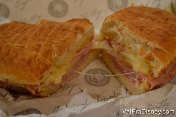 Foto do sanduíche do Earl of Sandwich em Disney Springs