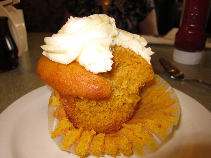 Esse Muffin é mais do tipo sobremesa do que de café da manhã, mas é só para você ter uma idéia de como eles são fofinhos e apetitosos. Eu recomendo muito!