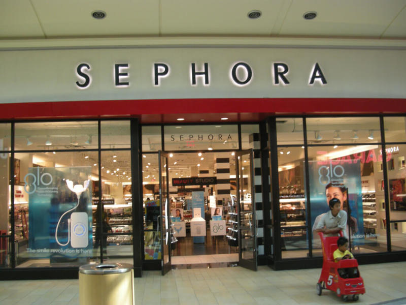 Sephora: parada obrigatória para quem quer comprar cosméticos. Foto da vitrine da loja Sephora em Orlando. 