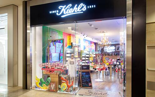 Loja da Kiehls no Mall at Millenia. Sempre passo lá para comprar o meu hidratante de mão preferido e acabo levando outras coisinhas também. Foto da vitrine da loja Kiehl's. 