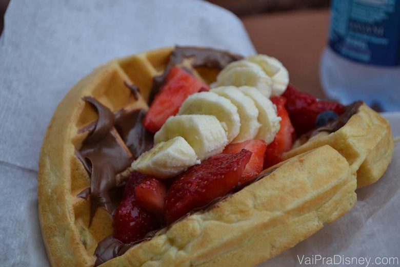 Sanduíche de Waffle com Nutella e Frutas no Magic Kingdom. Preciso falar mais alguma coisa? 