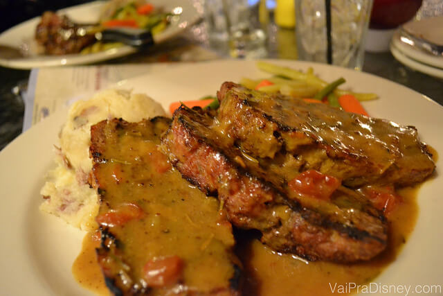 Meatloaf, um dos pratos do Big River (bolo de carne ao molho) 