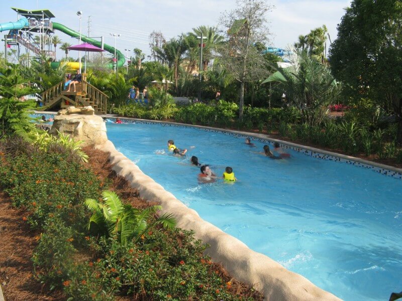 Roa's Rapids, rio de correnteza no Aquatica onde as bóias não são permitidas