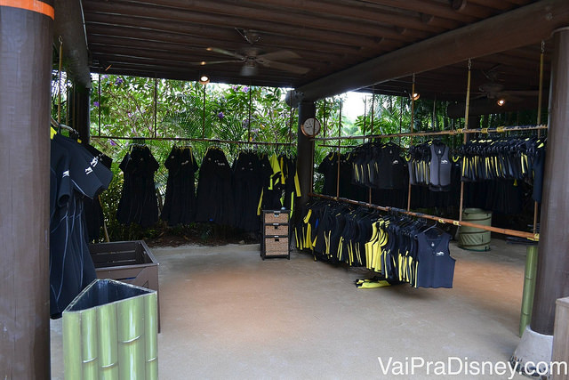 Roupas de mergulho de diversos tamanho para você nadar nas piscinas do Discovery Cove