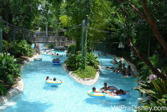 Nada como relaxar em um rio de correnteza no Typhoon Lagoon