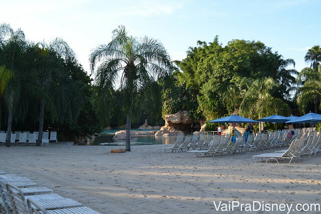 Foto da praia do Discovery Cove, uma programação escolhida por muitos para passar o aniversário nadando com golfinhos.