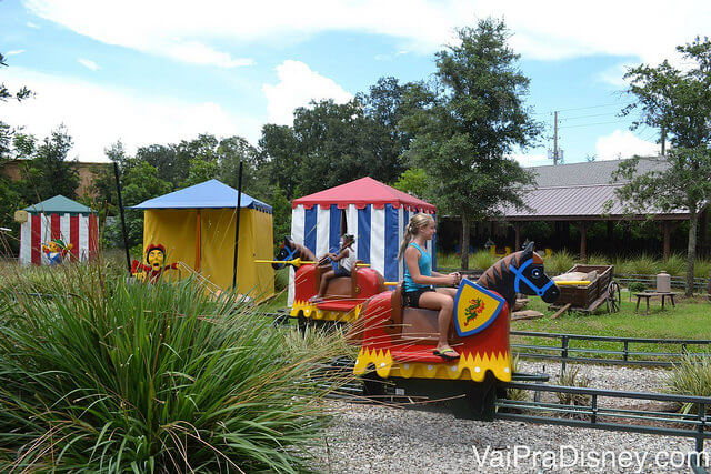 Circuito de cavalos na atração Royal Joust no Legoland