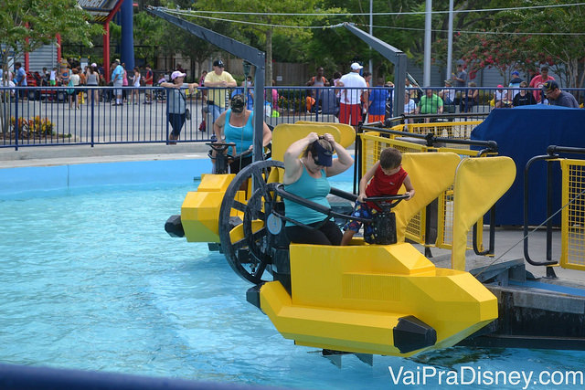 AQUAZONE Wave Racers, o carrossel mais rápido que eu já fui na vida. E mais diferente também!