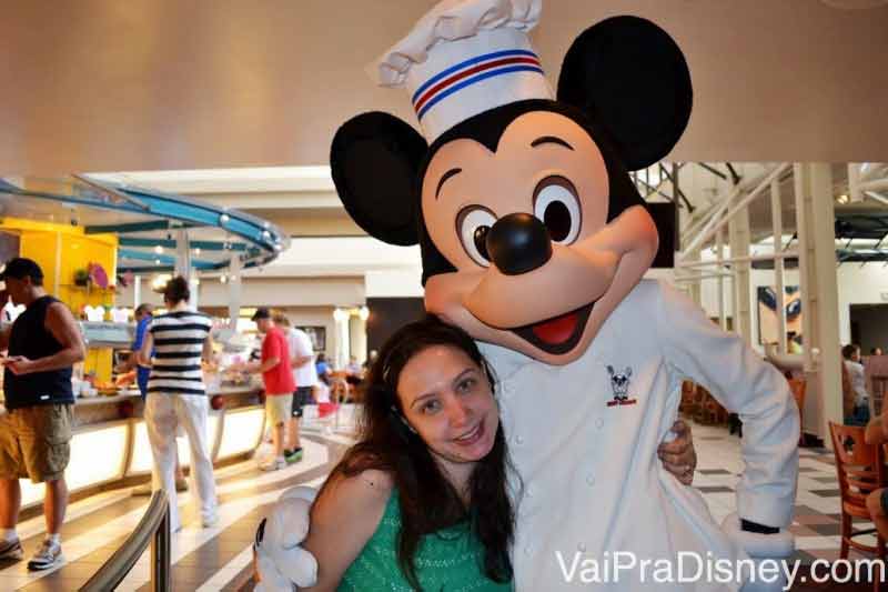 Mickey no Chef Mickey's, um dos restaurantes mais populares da Disney.