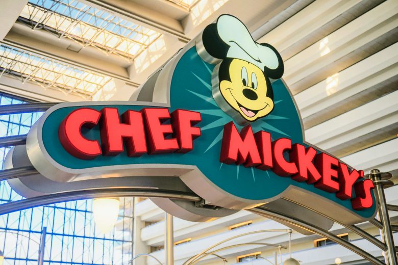 Fachada do Chef Mickey's, que vai reabrir para o jantar