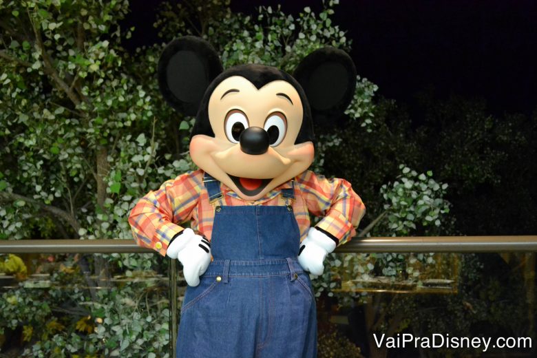 Mickey no Garden Grill, no Epcot.