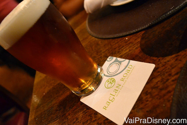 Um pint de cerveja no Raglan Road 