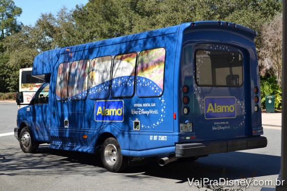 Microônibus da Alamo que te busca em todos os hotéis da Disney.