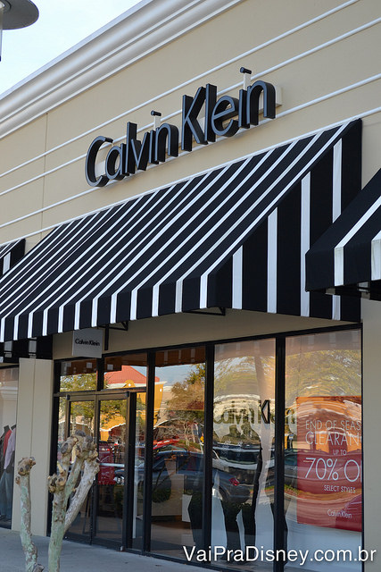 Foto da vitrine da loja da Calvin Klein no LBV Factory Stores