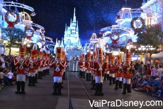 Foto da parada de Natal do Magic Kingdom 