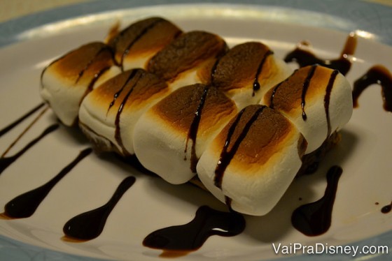 Foto dos s'mores de sobremesa no 50s Prime Time Café.