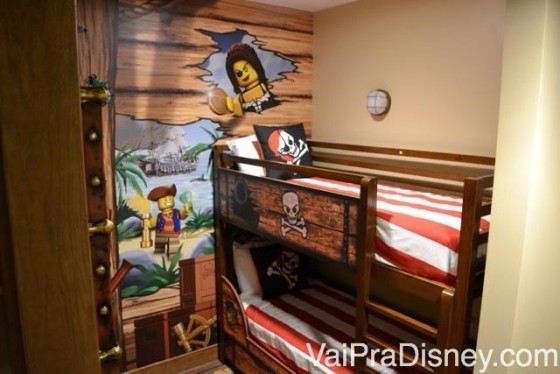 Beliche no quarto dos piratas no Legoland Hotel
