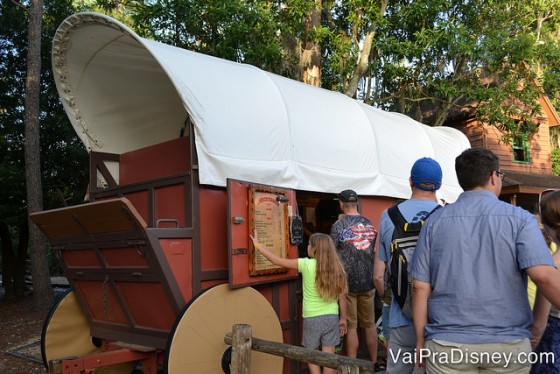 Foto do Chuck Wagon, a barraquinha onde são vendidas as comidinhas ali. 