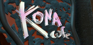 Foto da placa na entrada do Kona Cafe, no Disney's Polynesian Village Resort