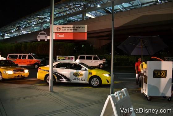 Orlando sem carro - Taxis na saída da Universal. Eles estão por toda a parte e é fácil de encontra-los.