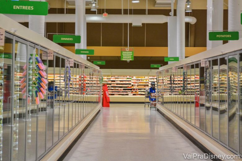 Os supermercados ajudam muito quem quer gastar pouco dinheiro em Orlando.