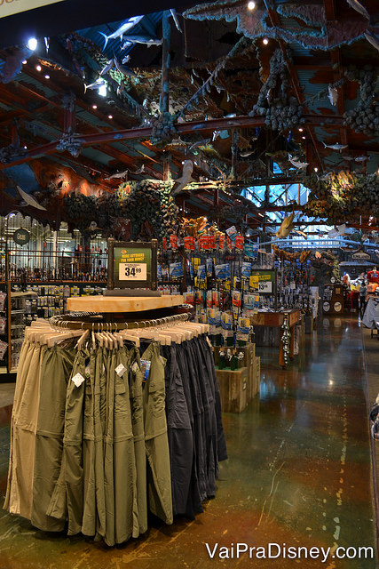 Um pedacinho da Bass Pro Shops por dentro. 