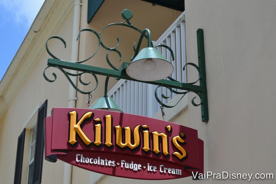 Placa da Kilwin's, que fica ao lado, uma sorveteria muito boa 