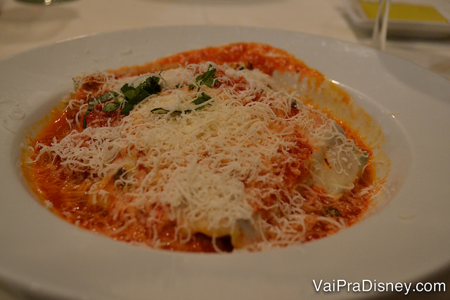 Foto do prato de spaghetti ao molho de tomate do Cafe D'Antonio, outra opção interessante que as crianças costumam gostar de comer 