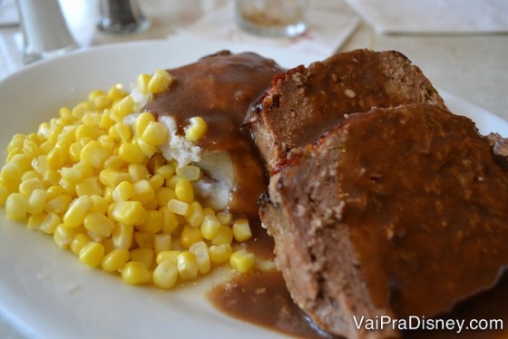 Meatloaf do Plaza Restaurant, no Magic Kingdom. 