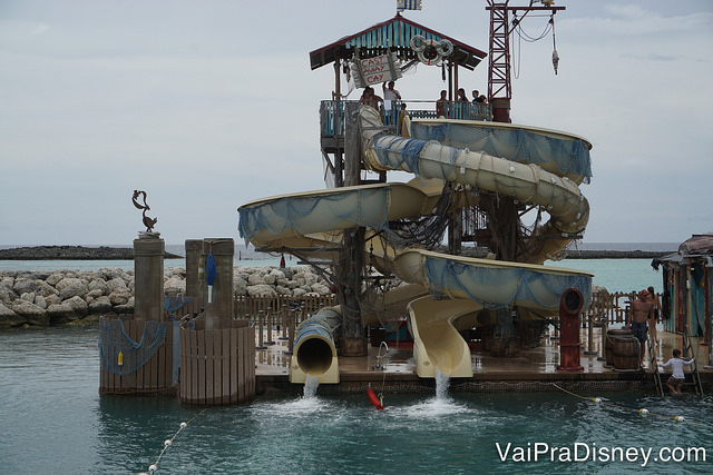 O Pelican Plunge é um toboágua no meio do mar! 