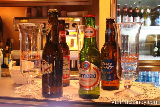 Foto de diversas opções de cervejas, para quem quer fazer o Drinking Beer Around the World. 