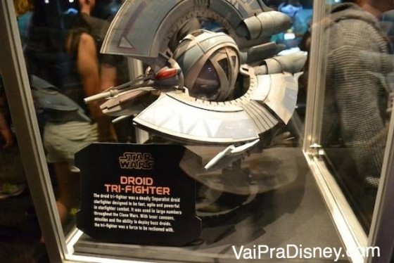 Mais um item exposto no Launch Bay, uma miniatura de um Droid Tri-Fighter 