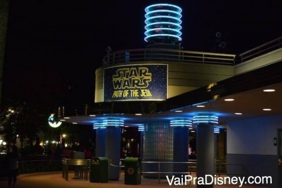 Foto do exterior do Path of the Jedi que substituiu o antigo Jedi Academy.