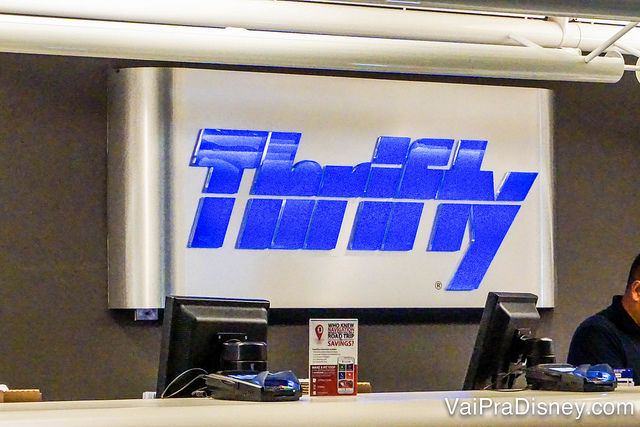 Como é alugar carro na Thrifty - Vai pra Disney?