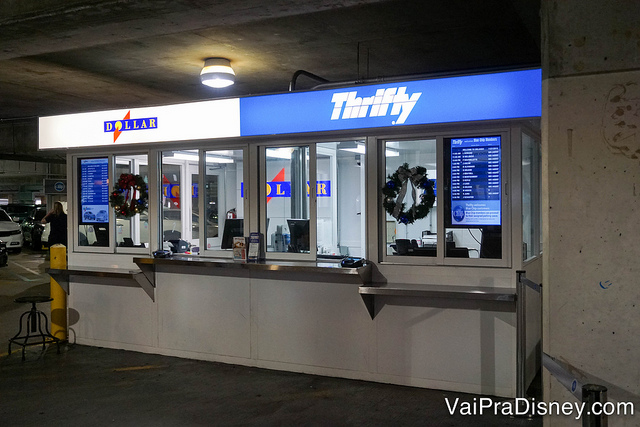 Como é alugar carro na Thrifty - Vai pra Disney?