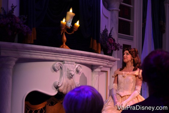 Foto da Bela durante a atração Enchanted Tales with Belle.