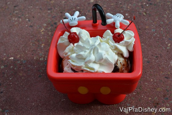 Foto do Sundae do Mickey na "pia de cozinha".