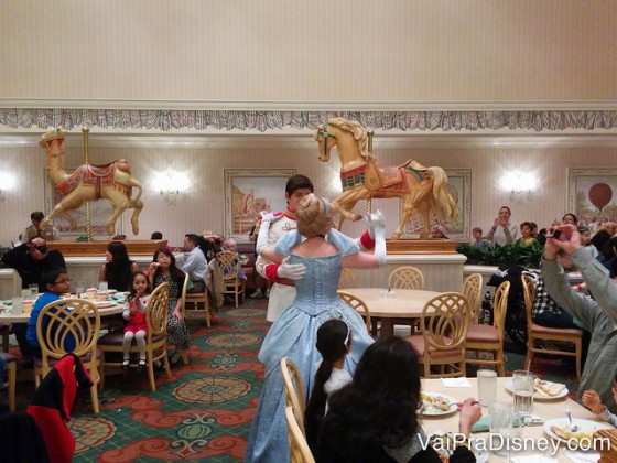 Jantar da Cinderella no 1900 Park Fare.